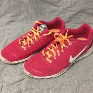 Woman’s Nike free sz. 9